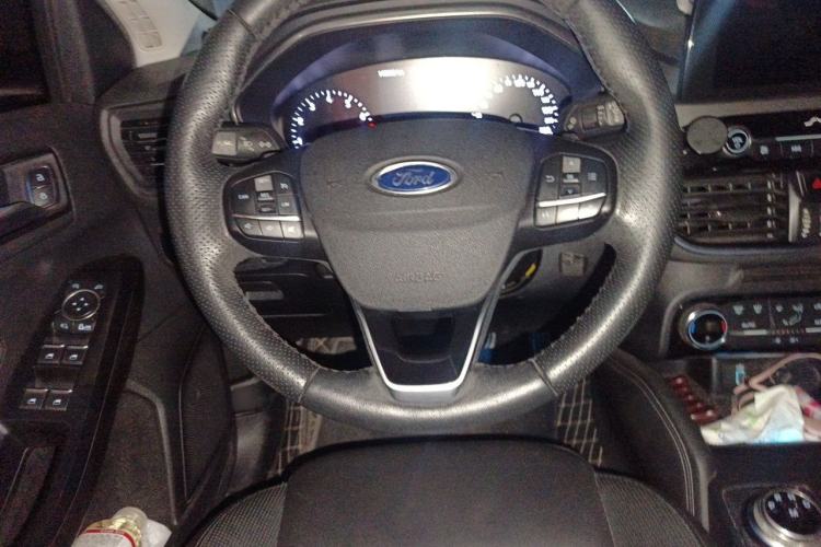 Used Ford Focus 2019 Sedan EcoBoost 180 Automatic Titanium Edition Steering Wheel