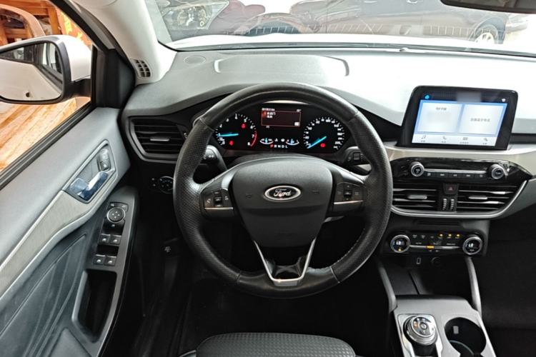 Used Ford Focus 2019 Sedan EcoBoost 125 Automatic Trendy Model China VI Standard Steering Wheel
