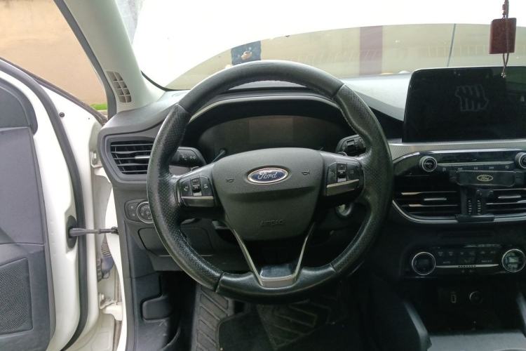Used Ford Focus 2019 Sedan EcoBoost 180 Automatic Trend Edition Steering Wheel