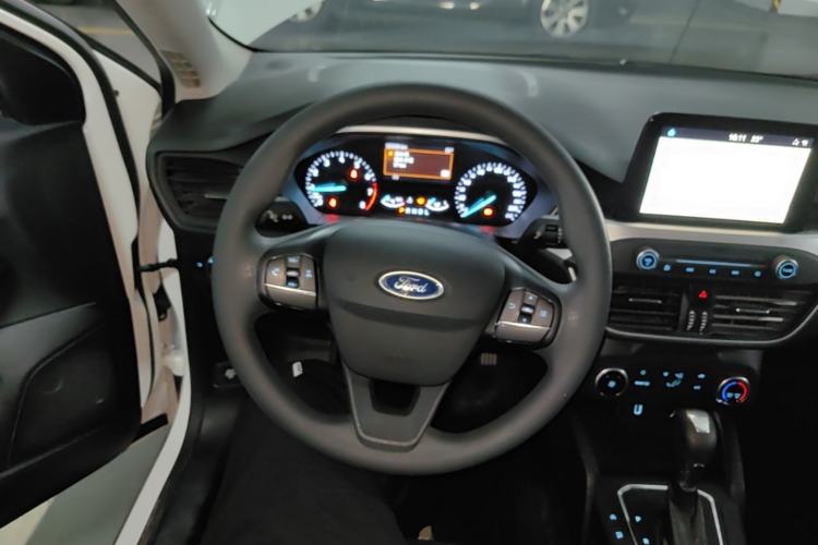 Used Ford Focus 2019 Sedan 1.5L Automatic FENGYUE Model China V Standard Steering Wheel