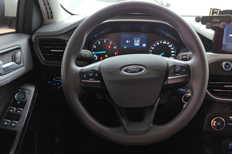 Used Ford Focus 2019 Sedan 1.5L Automatic FENGYUE Model China V Standard Steering Wheel
