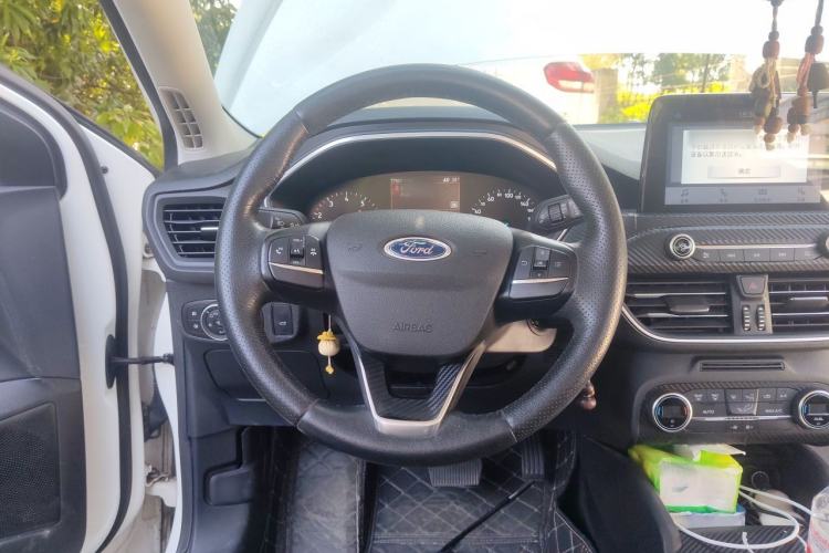 Used Ford Focus 2019 Sedan EcoBoost 125 Automatic Trendy Model China V Standard Steering Wheel