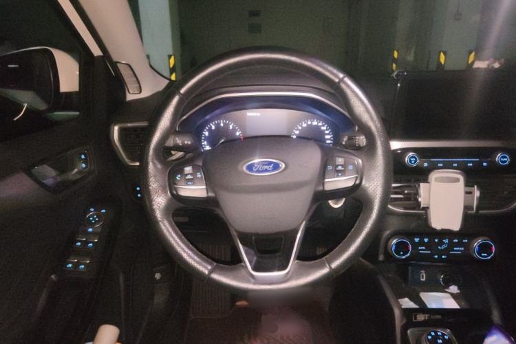 Used Ford Focus 2019 Hatchback EcoBoost 180 Automatic Trendy Model Steering Wheel