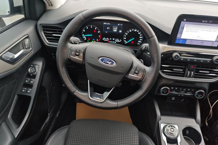 Used Ford Focus 2019 Hatchback EcoBoost 180 Automatic Trendy Model Steering Wheel