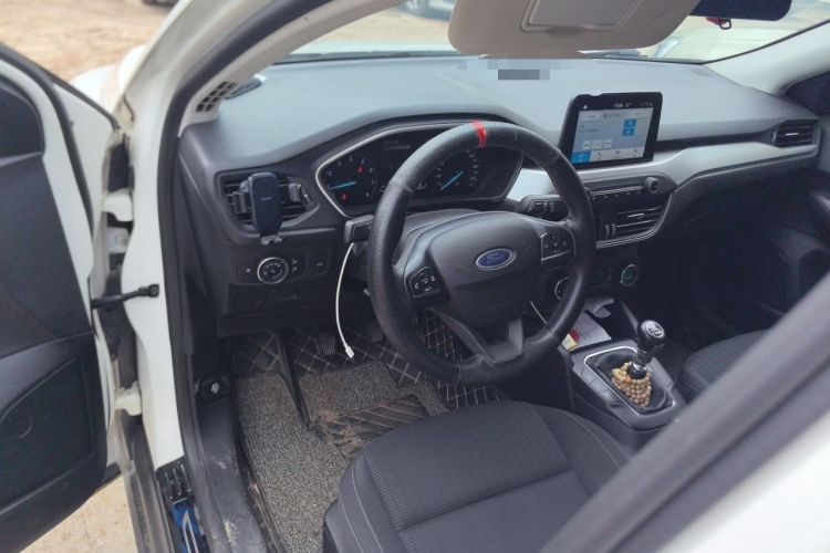 Used Ford Focus 2019 Sedan 1.5L Manual FENGYUE Model China V Emission Standard Steering Wheel