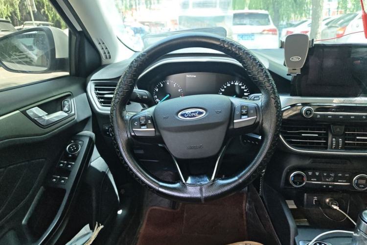 Used Ford Focus 2019 Sedan EcoBoost 180 Automatic Trend Edition Steering Wheel