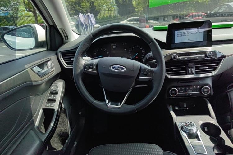 Used Ford Focus 2019 Hatchback EcoBoost 180 Automatic Trendy Model Steering Wheel