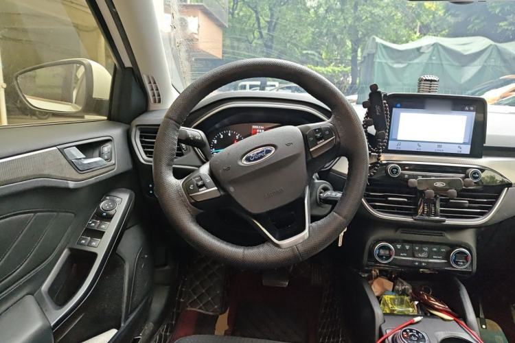 Used Ford Focus 2019 Two-Door EcoBoost 125 Automatic Trendy Model China V Standard Steering Wheel