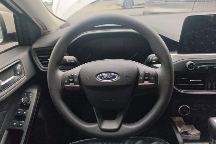 Used Ford Focus 2019 Hatchback 1.5L Automatic Fengeyue Model China VI Standard Steering Wheel