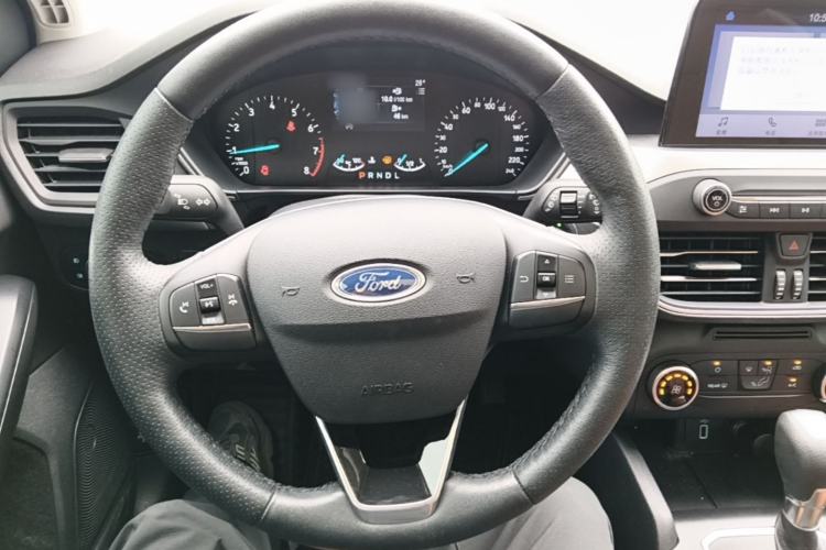 Used Ford Focus 2019 Hatchback 1.5L Automatic Fengeyue Model China VI Standard Steering Wheel