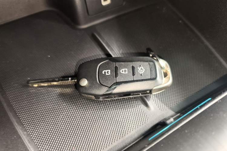 Used Ford Focus 2019 Sedan EcoBoost 125 Automatic Trendy Model China V Standard Vehicle Key