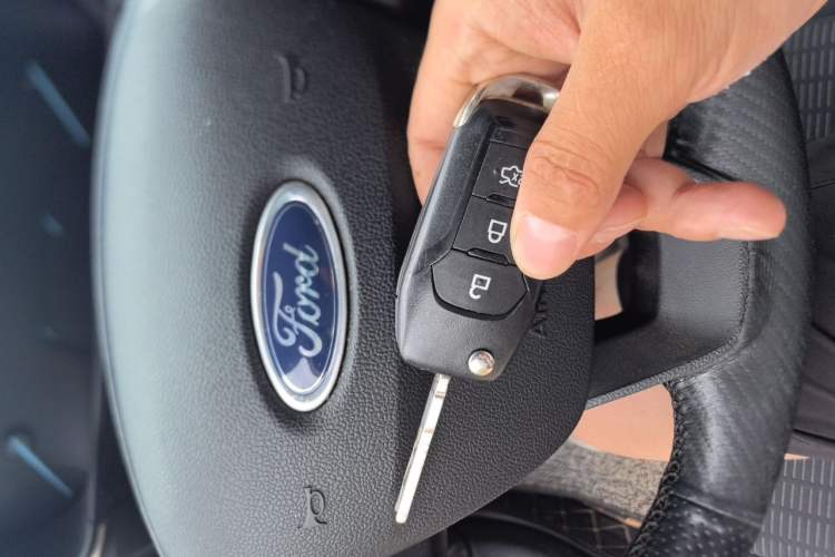 Used Ford Focus 2019 Sedan 1.5L Manual FENGYUE Model China V Emission Standard Vehicle Key