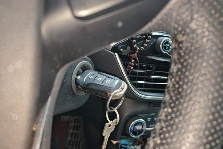 Used Ford Focus 2019 Two-Door EcoBoost 125 Automatic Trendy Model China V Standard Vehicle Key