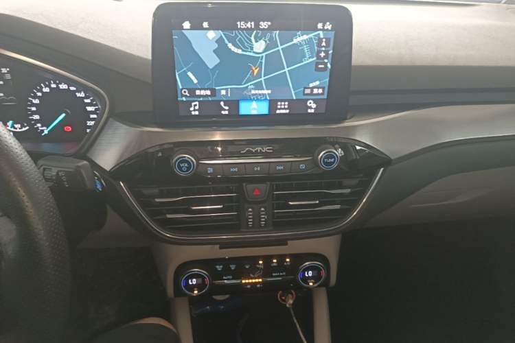 Used Ford Focus 2019 Sedan EcoBoost 180 Automatic Titanium Edition Audio And AC Panel