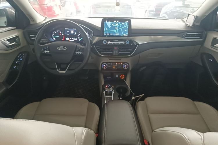 Used Ford Focus 2019 Sedan EcoBoost 180 Automatic Titanium Edition Center Console