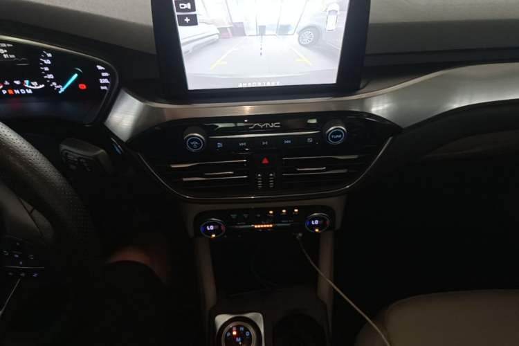 Used Ford Focus 2019 Sedan EcoBoost 180 Automatic Titanium Edition Gear Lever