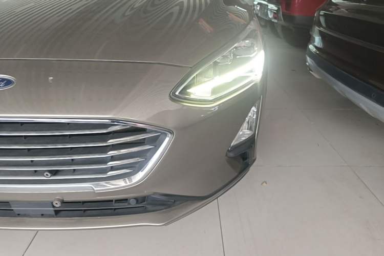 Used Ford Focus 2019 Sedan EcoBoost 180 Automatic Titanium Edition Left Front Headlight