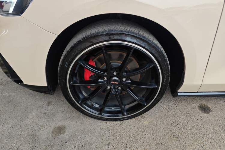 Used Ford Focus 2019 Hatchback EcoBoost 180 Automatic ST Line Left Front Wheel Hub