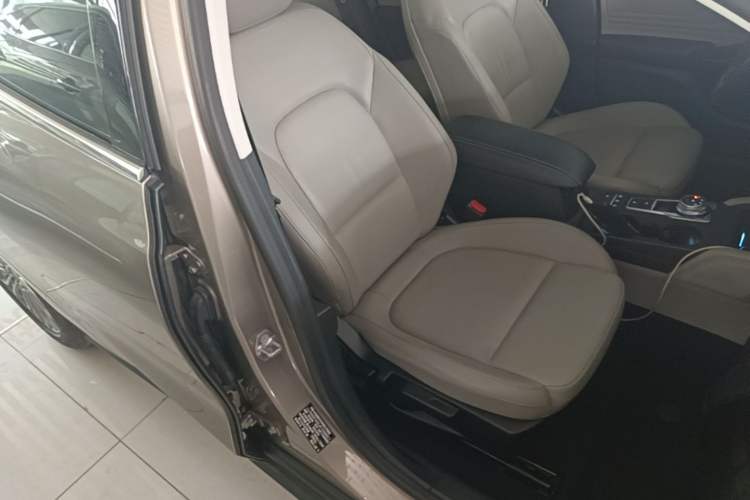 Used Ford Focus 2019 Sedan EcoBoost 180 Automatic Titanium Edition Right Front Seat