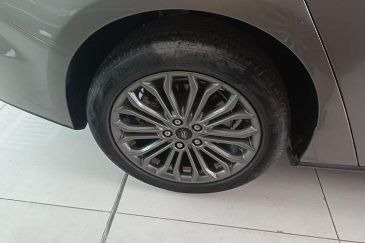 Used Ford Focus 2019 Sedan EcoBoost 180 Automatic Titanium Edition Right Rear Wheel Hub