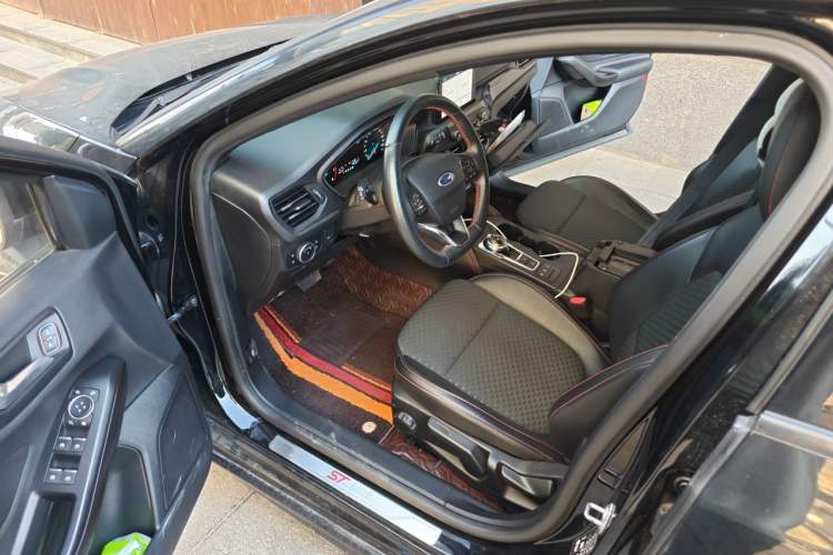 Used Ford Focus 2020 Sedan EcoBoost 180 Automatic ST Line Driver Seat