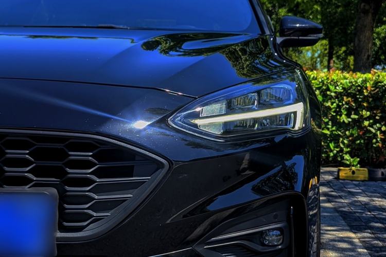 Used Ford Focus 2020 Hatchback EcoBoost 180 Automatic ST Line Exterior 3