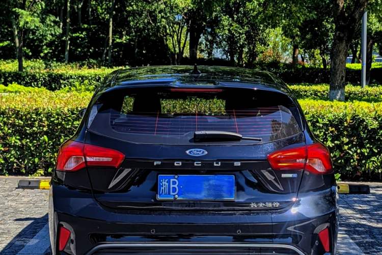 Used Ford Focus 2020 Hatchback EcoBoost 180 Automatic ST Line Exterior 6