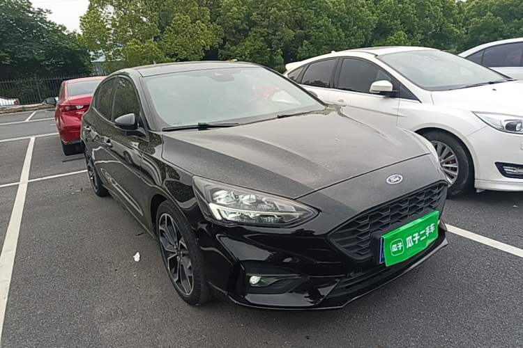 Used Ford Focus 2020 Hatchback EcoBoost 180 Automatic ST Line Front Right 45 Deg