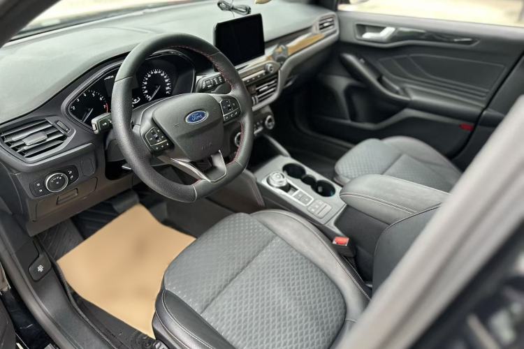 Used Ford Focus 2020 Hatchback EcoBoost 180 Automatic ST Line Interior 1