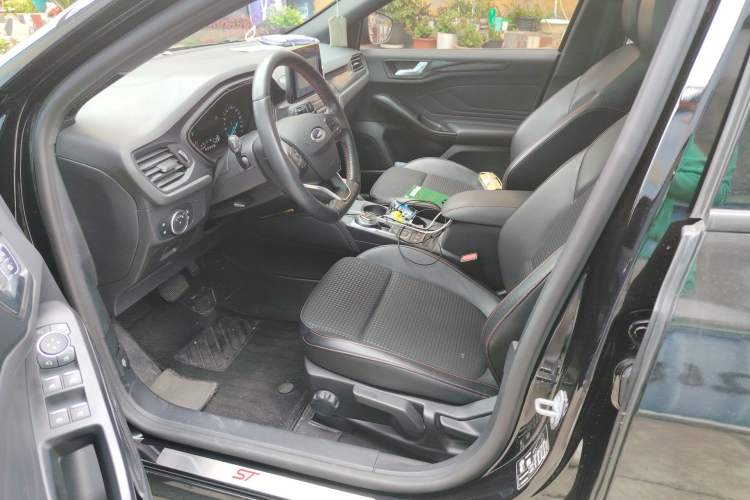 Used Ford Focus 2020 Hatchback EcoBoost 180 Automatic ST Line Interior 3