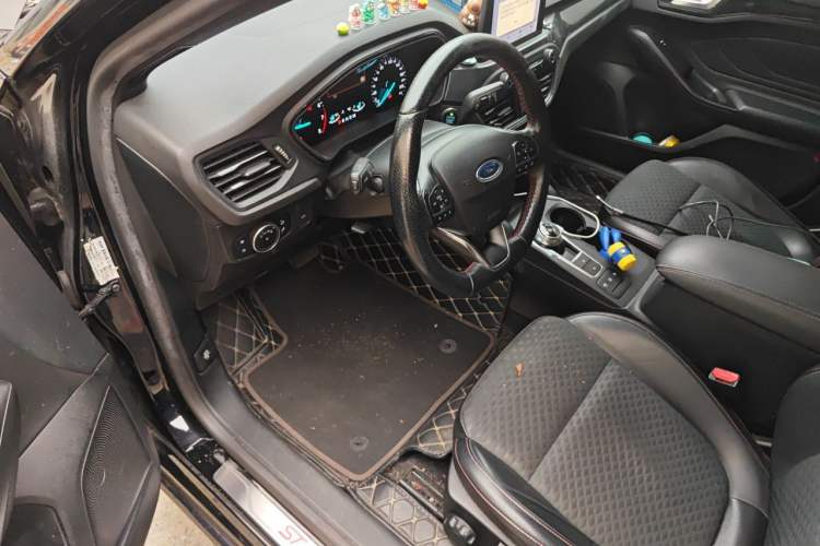 Used Ford Focus 2020 Sedan EcoBoost 180 Automatic ST Line Interior 3