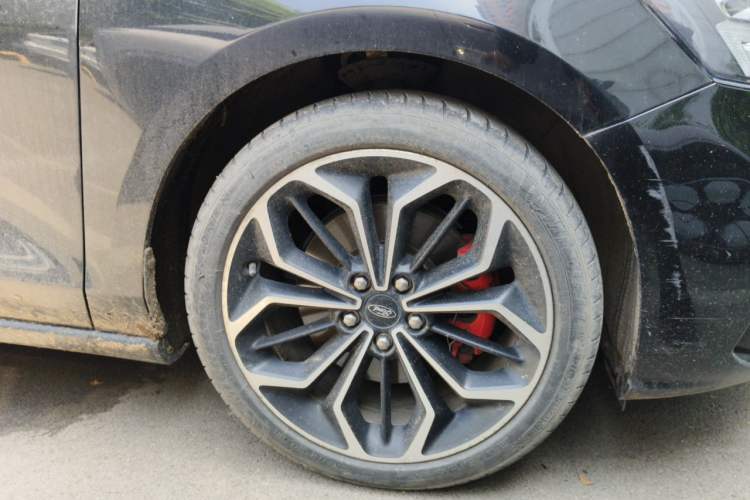 Used Ford Focus 2020 Sedan EcoBoost 180 Automatic ST Line Right Front Wheel Hub