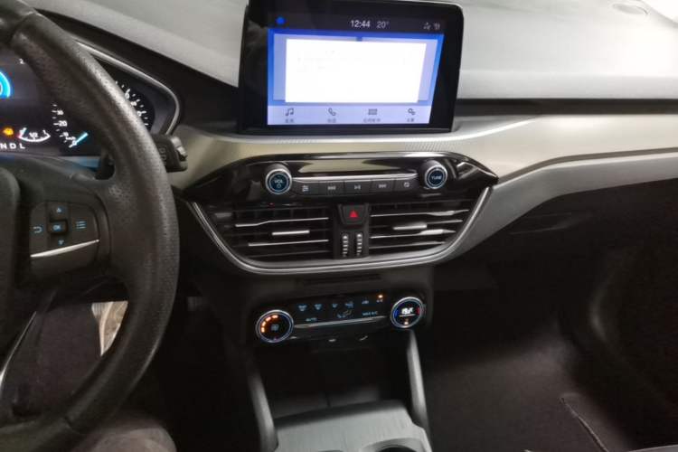 Used Ford Focus 2020 Hatchback EcoBoost 180 Automatic Trend Edition Audio And AC Panel