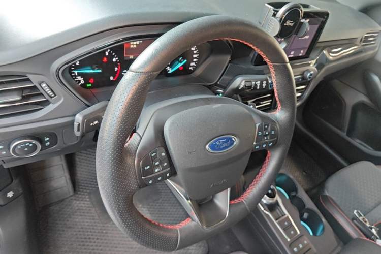 Used Ford Focus 2020 Hatchback EcoBoost 180 Automatic ST Line Center Console