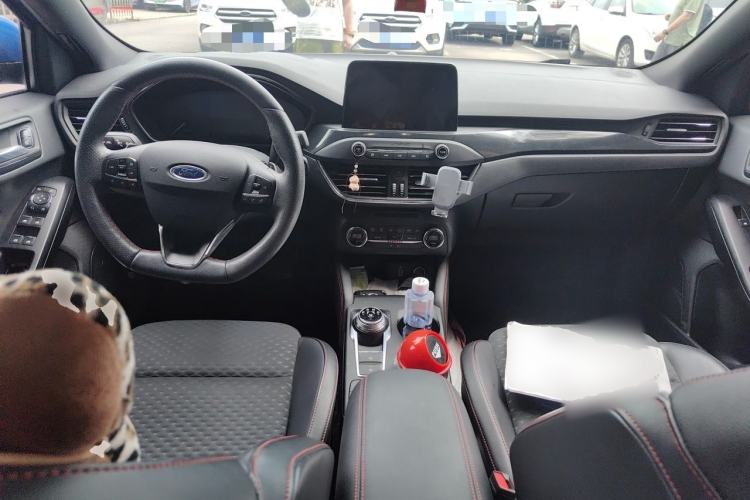 Used Ford Focus 2020 Sedan EcoBoost 180 Automatic ST Line Center Console