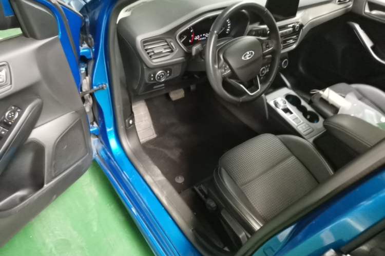 Used Ford Focus 2020 Hatchback EcoBoost 180 Automatic Trend Edition Driver Seat