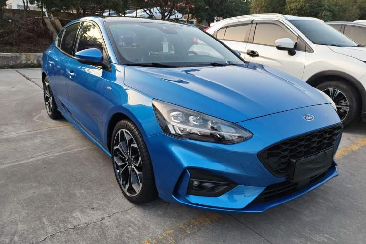 Used Ford Focus 2020 Sedan EcoBoost 180 Automatic ST Line Exterior 2