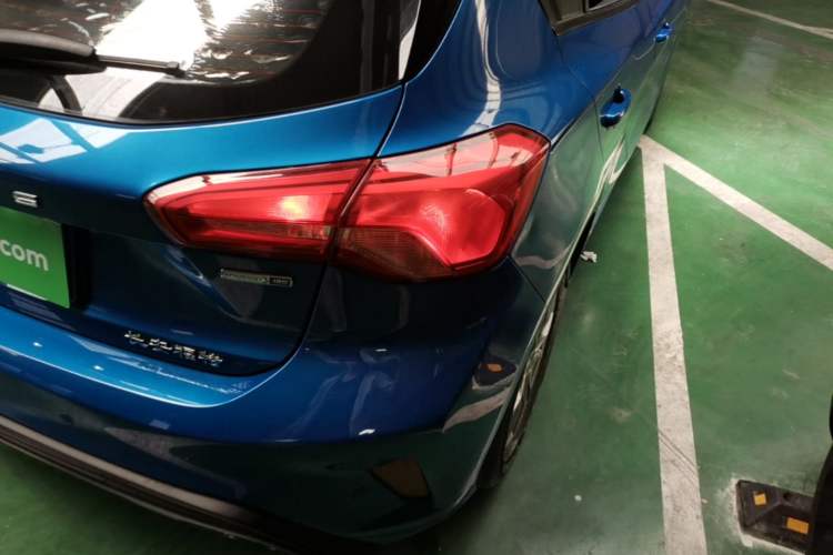 Used Ford Focus 2020 Hatchback EcoBoost 180 Automatic Trend Edition Exterior 3