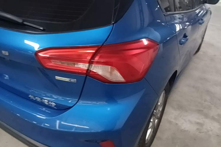 Used Ford Focus 2020 Hatchback EcoBoost 180 Automatic Trend Edition Exterior 3