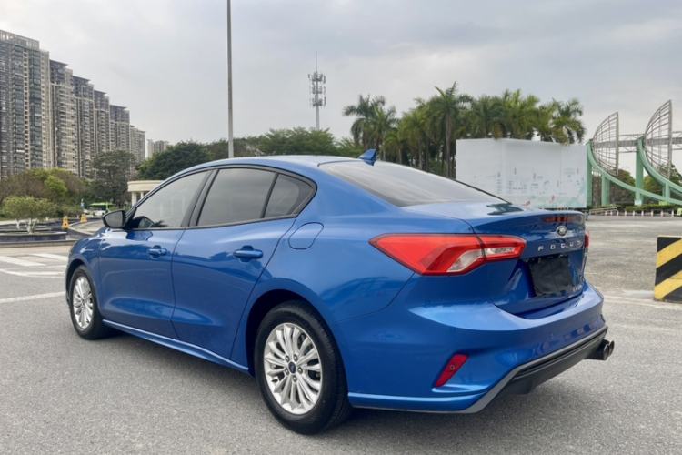 Used Ford Focus 2020 Sedan EcoBoost 180 Automatic Trend Edition Exterior 6