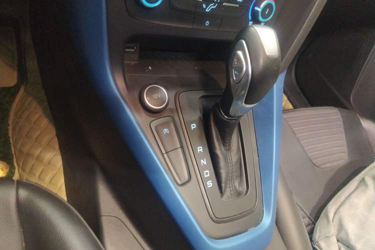 Used Ford Focus 2020 Hatchback Classic 1.5L Automatic Trendy Model Gear Lever