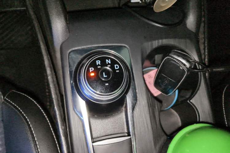 Used Ford Focus 2020 Sedan EcoBoost 180 Automatic Trend Edition Gear Lever