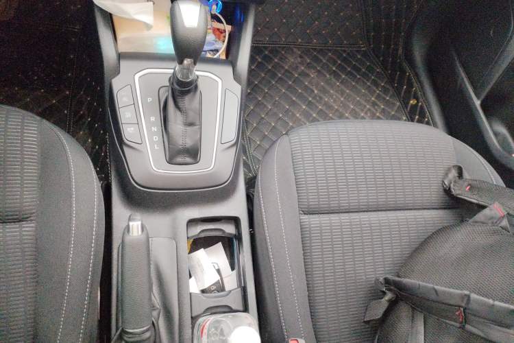 Used Ford Focus 2020 Hatchback 1.5L Automatic Sharp Edition Gear Lever