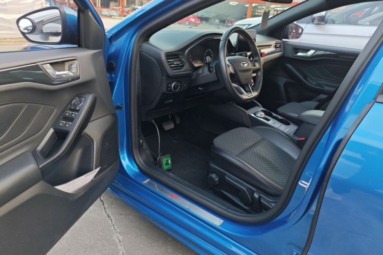 Used Ford Focus 2020 Sedan EcoBoost 180 Automatic ST Line Interior 3
