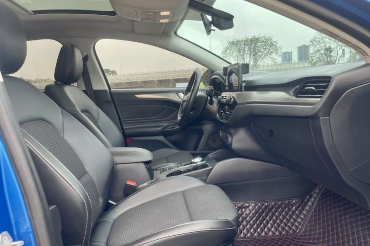 Used Ford Focus 2020 Sedan EcoBoost 180 Automatic Trend Edition Interior 4