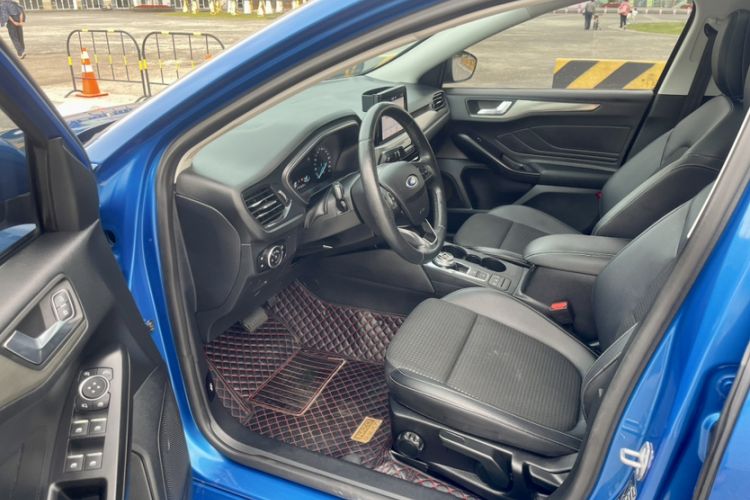 Used Ford Focus 2020 Sedan EcoBoost 180 Automatic Trend Edition Interior 5