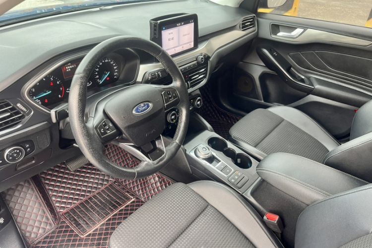 Used Ford Focus 2020 Sedan EcoBoost 180 Automatic Trend Edition Interior 6