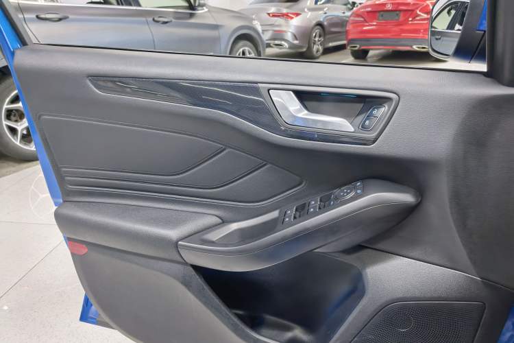 Used Ford Focus 2020 Sedan EcoBoost 180 Automatic ST Line Interior 8