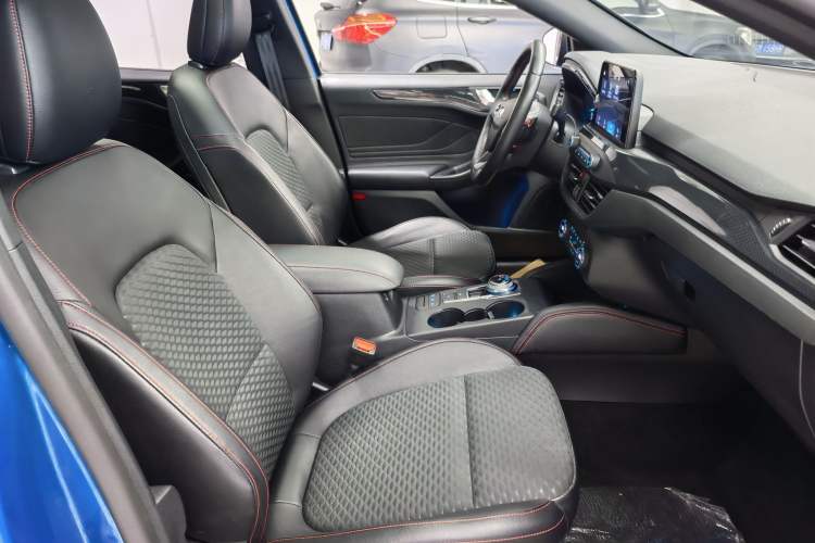 Used Ford Focus 2020 Sedan EcoBoost 180 Automatic ST Line Interior 9