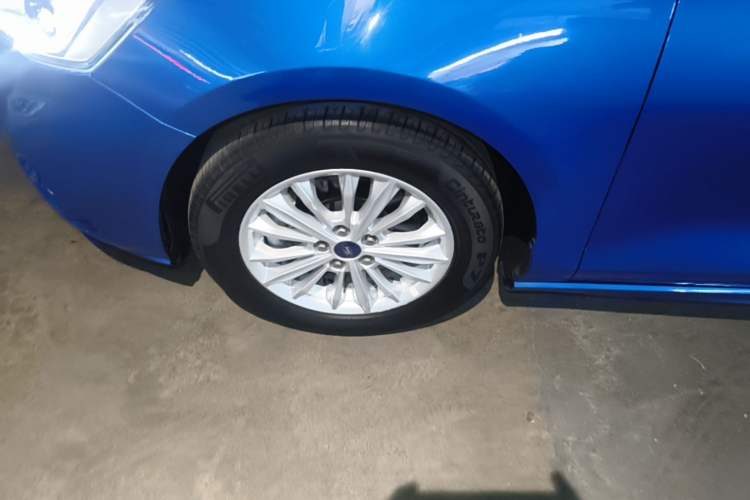 Used Ford Focus 2020 Sedan EcoBoost 180 Automatic Trend Edition Left Front Wheel Hub